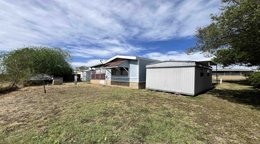 134 Sunshine Ln., Zapata, Texas 78076, 2 Bedrooms Bedrooms, 4 Rooms Rooms,1 BathroomBathrooms,Residential,For Sale,134 Sunshine Ln.,20261603