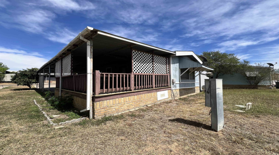 134 Sunshine Ln., Zapata, Texas 78076, 2 Bedrooms Bedrooms, 4 Rooms Rooms,1 BathroomBathrooms,Residential,For Sale,134 Sunshine Ln.,20261603