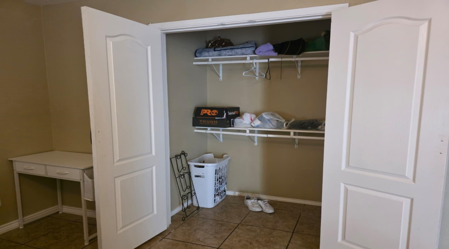 1424 Franc Cigarroa Dr, LAREDO, Texas 78046, 4 Bedrooms Bedrooms, 6 Rooms Rooms,2 BathroomsBathrooms,Residential,For Sale,1424 Franc Cigarroa Dr,20261586