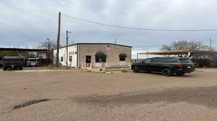 5795 U.S. Hwy 359, LAREDO, Texas 78043, 1 Bedroom Bedrooms, 51 Rooms Rooms,2 BathroomsBathrooms,Commercial/industrial,For Sale,5795 U.S. Hwy 359,20261607