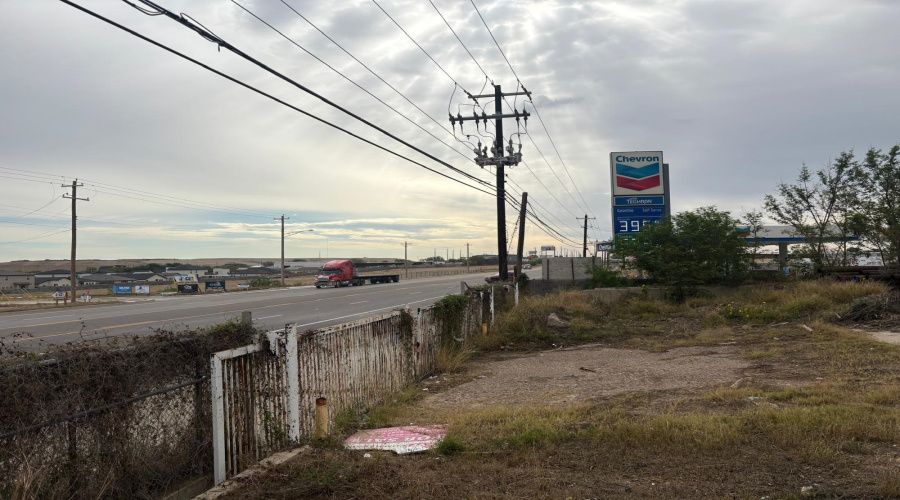 5795 U.S. Hwy 359, LAREDO, Texas 78043, 1 Bedroom Bedrooms, 51 Rooms Rooms,2 BathroomsBathrooms,Commercial/industrial,For Sale,5795 U.S. Hwy 359,20261607