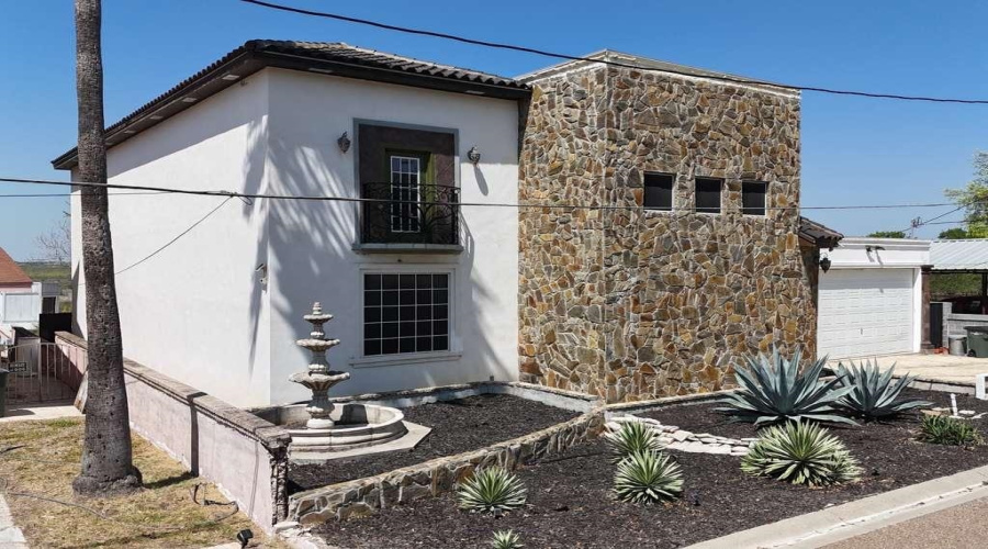 471 Cerrito Dr, Zapata, Texas 78076, 7 Bedrooms Bedrooms, 12 Rooms Rooms,4 BathroomsBathrooms,Residential,For Sale,471 Cerrito Dr,20261605