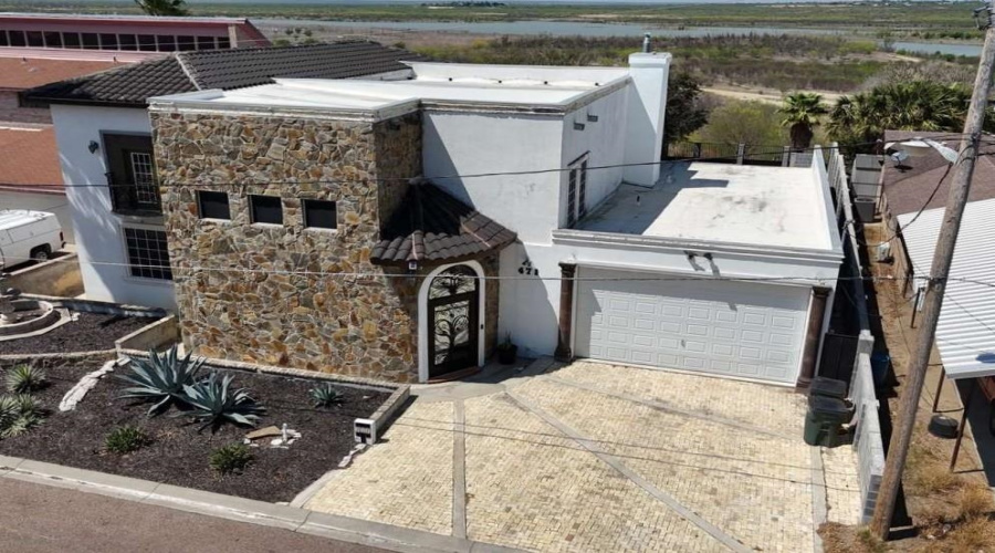 471 Cerrito Dr, Zapata, Texas 78076, 7 Bedrooms Bedrooms, 12 Rooms Rooms,4 BathroomsBathrooms,Residential,For Sale,471 Cerrito Dr,20261605