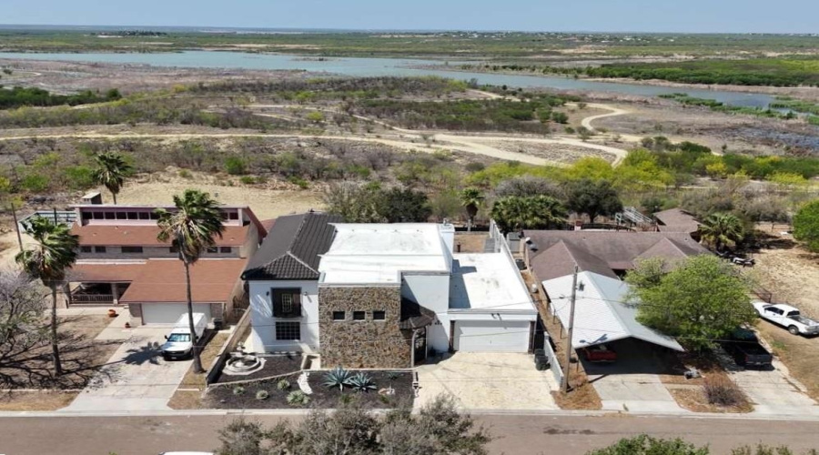 471 Cerrito Dr, Zapata, Texas 78076, 7 Bedrooms Bedrooms, 12 Rooms Rooms,4 BathroomsBathrooms,Residential,For Sale,471 Cerrito Dr,20261605