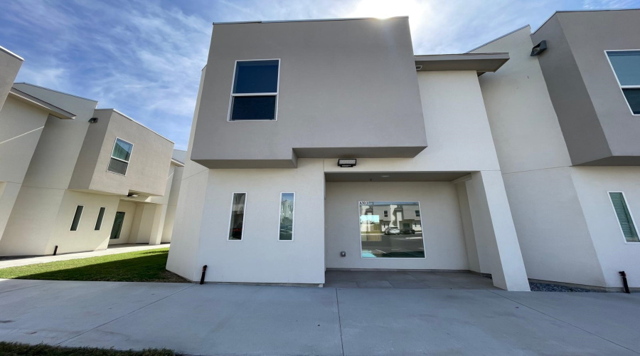 504 Gale Ct, Laredo, Texas 78041, 3 Bedrooms Bedrooms, 5 Rooms Rooms,2 BathroomsBathrooms,Residential,For Sale,504 Gale Ct,20261606