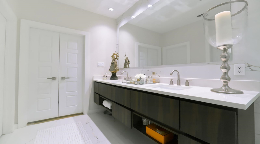 210 Veracruz Dr., Laredo, Texas 78045, 3 Bedrooms Bedrooms, 5 Rooms Rooms,2 BathroomsBathrooms,Residential,For Sale,210 Veracruz Dr.,20261608