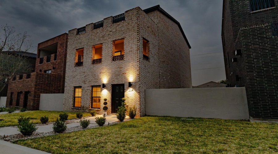 210 Veracruz Dr., Laredo, Texas 78045, 3 Bedrooms Bedrooms, 5 Rooms Rooms,2 BathroomsBathrooms,Residential,For Sale,210 Veracruz Dr.,20261608