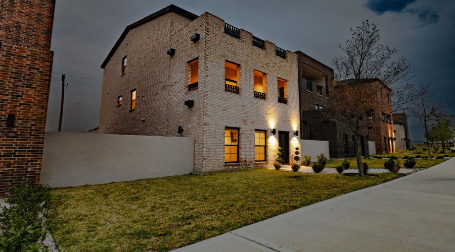 210 Veracruz Dr., Laredo, Texas 78045, 3 Bedrooms Bedrooms, 5 Rooms Rooms,2 BathroomsBathrooms,Residential,For Sale,210 Veracruz Dr.,20261608