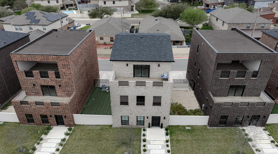 210 Veracruz Dr., Laredo, Texas 78045, 3 Bedrooms Bedrooms, 5 Rooms Rooms,2 BathroomsBathrooms,Residential,For Sale,210 Veracruz Dr.,20261608