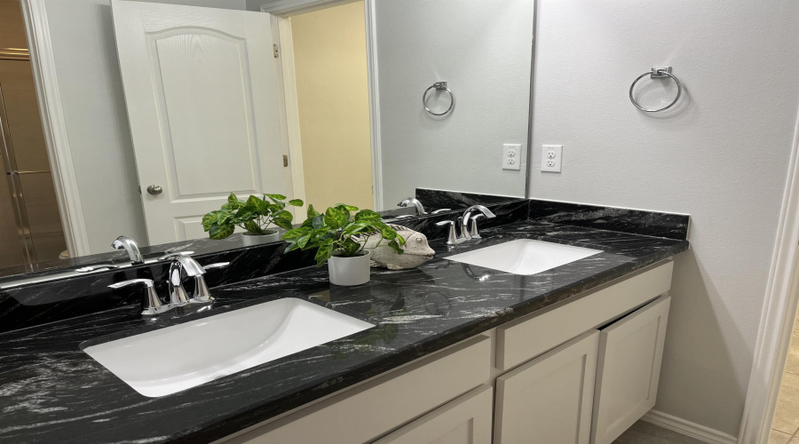 11125 Palmillas Loop, Laredo, Texas 78045, 3 Bedrooms Bedrooms, 6 Rooms Rooms,2 BathroomsBathrooms,Residential,For Sale,11125 Palmillas Loop,20261152