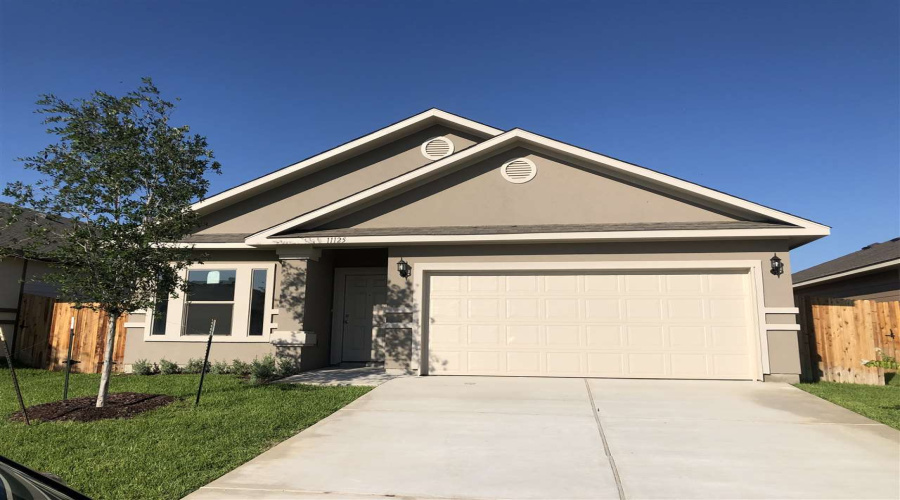 11125 Palmillas Loop, Laredo, Texas 78045, 3 Bedrooms Bedrooms, 6 Rooms Rooms,2 BathroomsBathrooms,Residential,For Sale,11125 Palmillas Loop,20261152