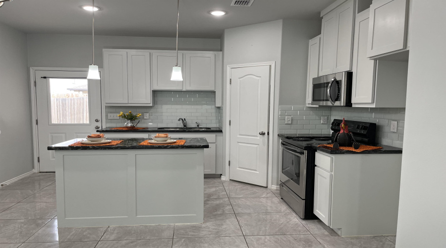 11125 Palmillas Loop, Laredo, Texas 78045, 3 Bedrooms Bedrooms, 6 Rooms Rooms,2 BathroomsBathrooms,Residential,For Sale,11125 Palmillas Loop,20261152