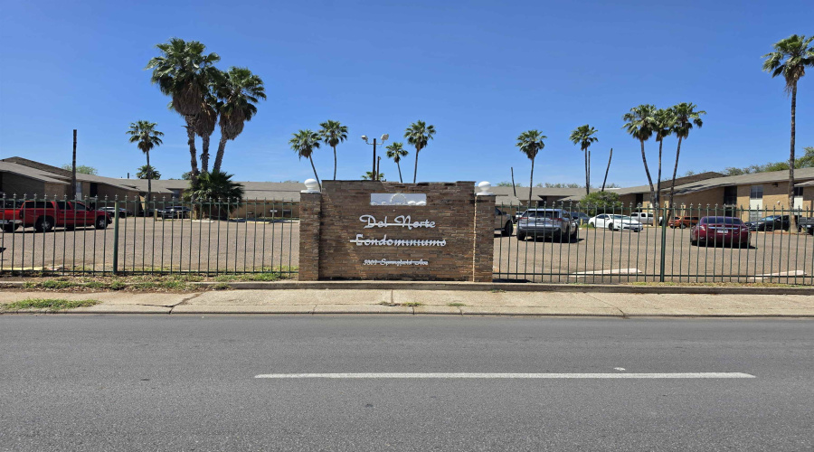 5302 Springfield Ave, Laredo, Texas 78041, 2 Bedrooms Bedrooms, 4 Rooms Rooms,1 BathroomBathrooms,Residential,For Rent,5302 Springfield Ave,20261609