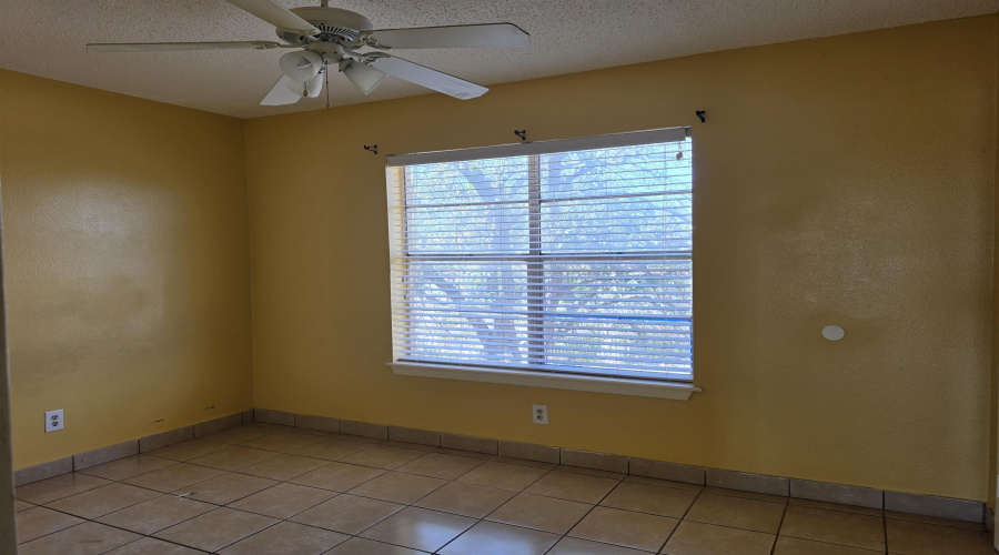 5302 Springfield Ave, Laredo, Texas 78041, 2 Bedrooms Bedrooms, 4 Rooms Rooms,1 BathroomBathrooms,Residential,For Rent,5302 Springfield Ave,20261609