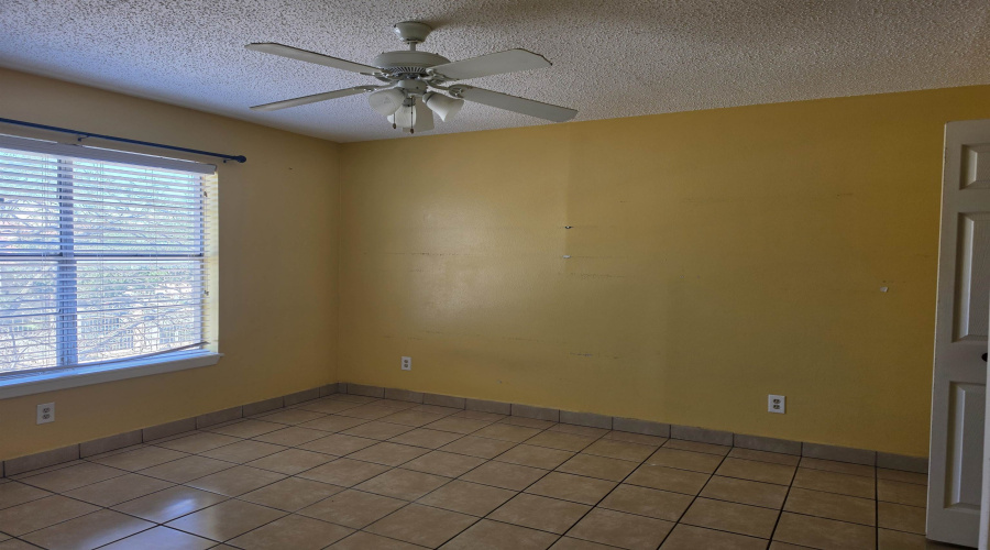 5302 Springfield Ave, Laredo, Texas 78041, 2 Bedrooms Bedrooms, 4 Rooms Rooms,1 BathroomBathrooms,Residential,For Rent,5302 Springfield Ave,20261609