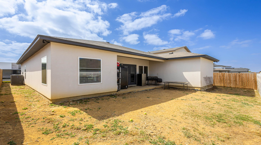 1512 Latigo Loop, LAREDO, Texas 78046, 4 Bedrooms Bedrooms, 6 Rooms Rooms,2 BathroomsBathrooms,Residential,For Rent,1512 Latigo Loop,20261611