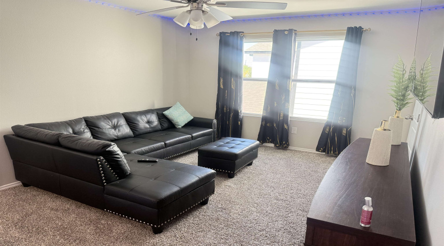 11405 Quintana Dr, Laredo, Texas 78045, 3 Bedrooms Bedrooms, 5 Rooms Rooms,2 BathroomsBathrooms,Residential,For Rent,11405 Quintana Dr,20261615