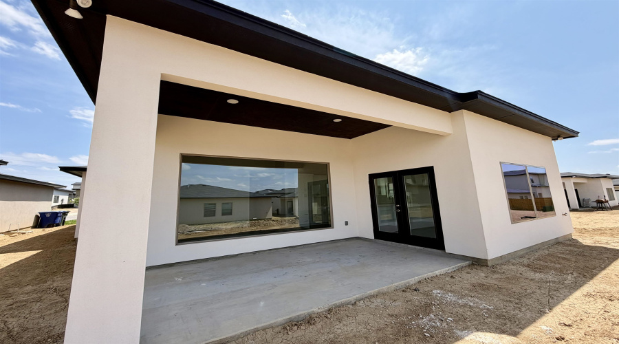 1017 Noyola Loop, Laredo, Texas 78046, 3 Bedrooms Bedrooms, 5 Rooms Rooms,2 BathroomsBathrooms,Residential,For Sale,1017 Noyola Loop,20261618