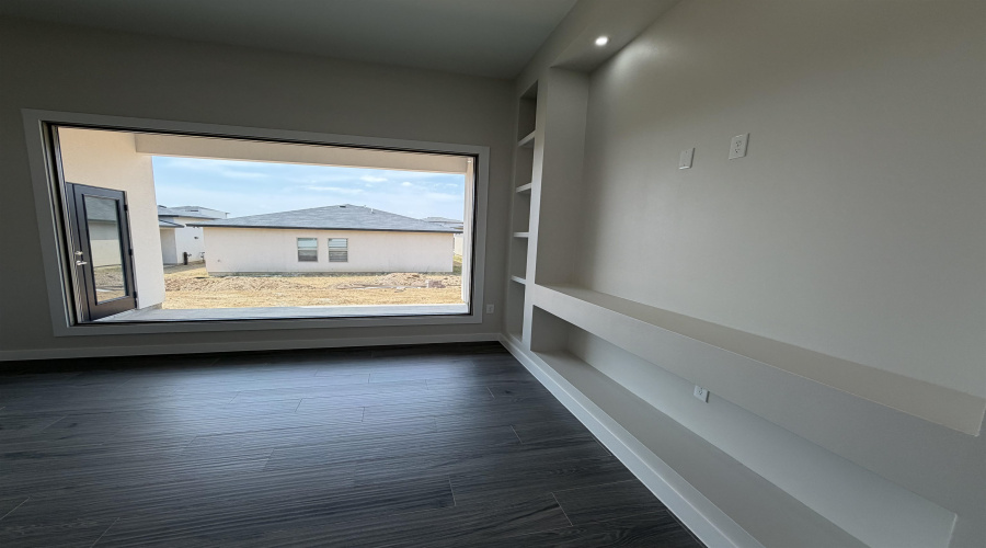 1017 Noyola Loop, Laredo, Texas 78046, 3 Bedrooms Bedrooms, 5 Rooms Rooms,2 BathroomsBathrooms,Residential,For Sale,1017 Noyola Loop,20261618