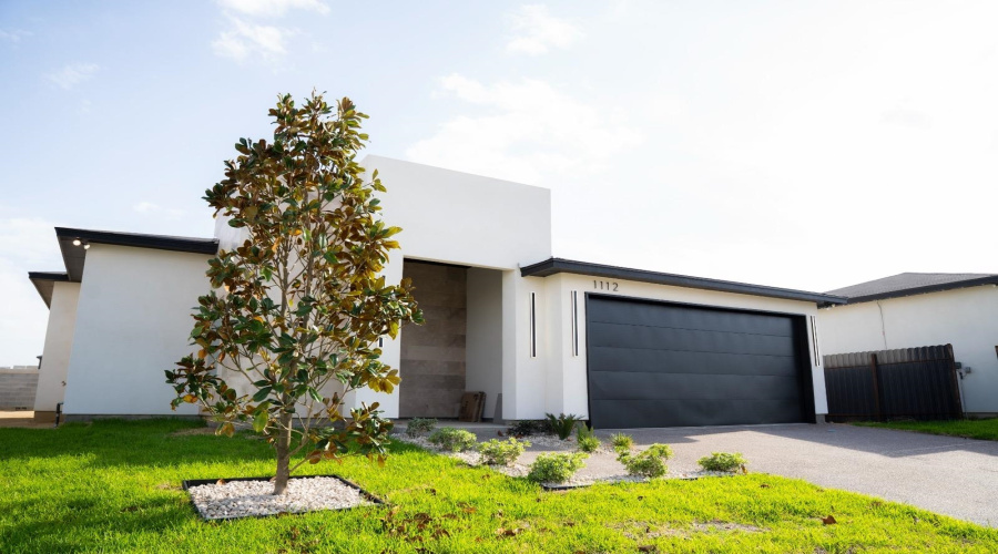 1112 Noyola Loop, Laredo, Texas 78046, 4 Bedrooms Bedrooms, 7 Rooms Rooms,2 BathroomsBathrooms,Residential,For Sale,1112 Noyola Loop,20261619