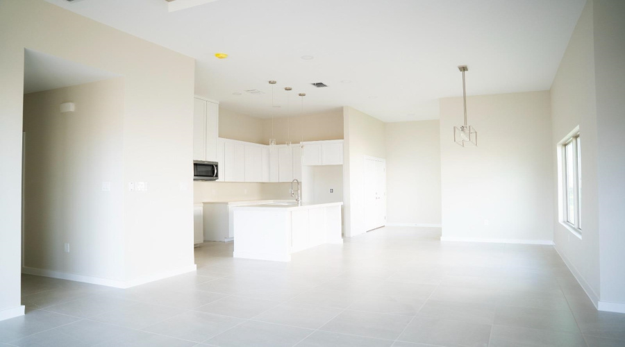 1112 Noyola Loop, Laredo, Texas 78046, 4 Bedrooms Bedrooms, 7 Rooms Rooms,2 BathroomsBathrooms,Residential,For Sale,1112 Noyola Loop,20261619