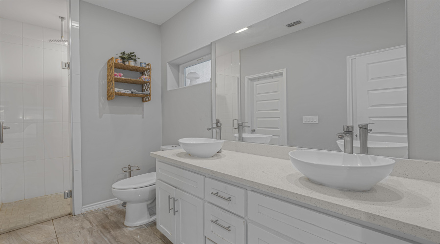 214 Salamanca Ave, LAREDO, Texas 78046, 3 Bedrooms Bedrooms, 5 Rooms Rooms,2 BathroomsBathrooms,Residential,For Sale,214 Salamanca Ave,20261621