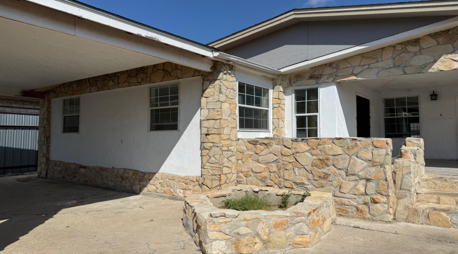 304 E Croydon Pl E, Laredo, Texas 78045, 4 Bedrooms Bedrooms, 6 Rooms Rooms,2 BathroomsBathrooms,Residential,For Sale,304 E Croydon Pl E,20261622