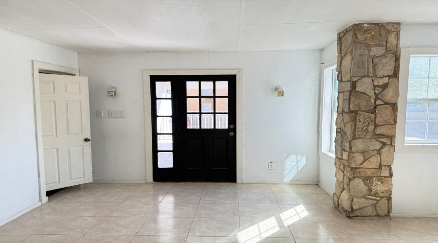 304 E Croydon Pl E, Laredo, Texas 78045, 4 Bedrooms Bedrooms, 6 Rooms Rooms,2 BathroomsBathrooms,Residential,For Sale,304 E Croydon Pl E,20261622