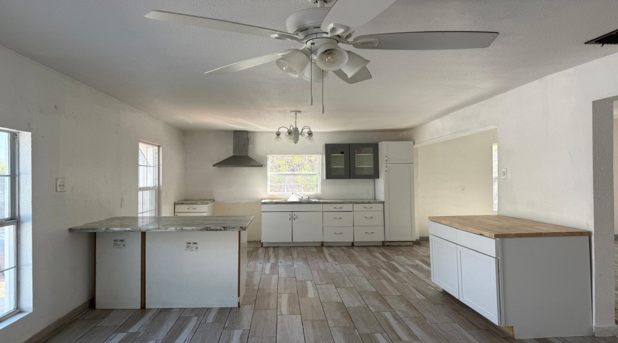 304 E Croydon Pl E, Laredo, Texas 78045, 4 Bedrooms Bedrooms, 6 Rooms Rooms,2 BathroomsBathrooms,Residential,For Sale,304 E Croydon Pl E,20261622