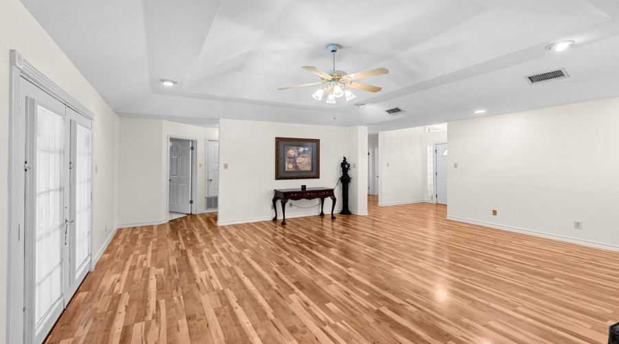 1605 Sherwood Dr, Laredo, Texas 78045, 3 Bedrooms Bedrooms, 5 Rooms Rooms,2 BathroomsBathrooms,Residential,For Sale,1605 Sherwood Dr,20261624