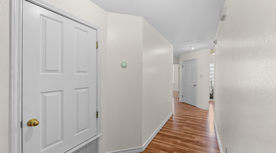 1605 Sherwood Dr, Laredo, Texas 78045, 3 Bedrooms Bedrooms, 5 Rooms Rooms,2 BathroomsBathrooms,Residential,For Sale,1605 Sherwood Dr,20261624