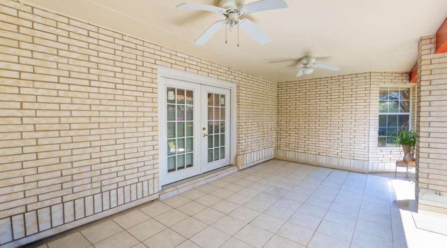 1605 Sherwood Dr, Laredo, Texas 78045, 3 Bedrooms Bedrooms, 5 Rooms Rooms,2 BathroomsBathrooms,Residential,For Sale,1605 Sherwood Dr,20261624