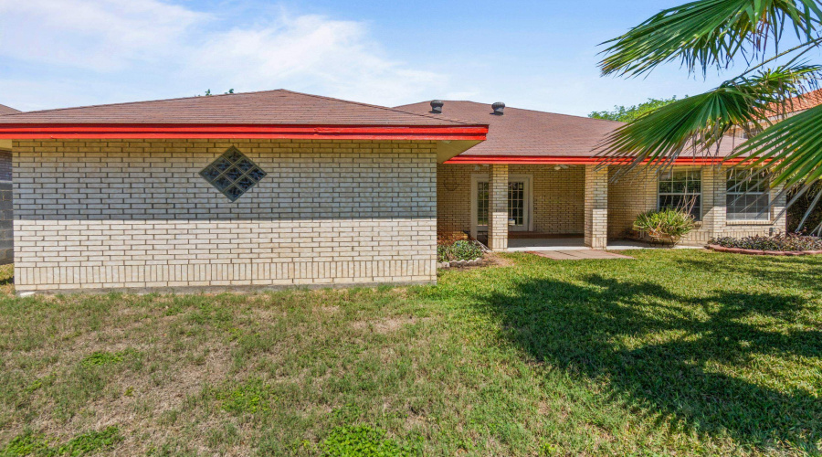 1605 Sherwood Dr, Laredo, Texas 78045, 3 Bedrooms Bedrooms, 5 Rooms Rooms,2 BathroomsBathrooms,Residential,For Sale,1605 Sherwood Dr,20261624