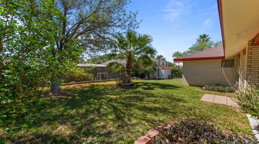 1605 Sherwood Dr, Laredo, Texas 78045, 3 Bedrooms Bedrooms, 5 Rooms Rooms,2 BathroomsBathrooms,Residential,For Sale,1605 Sherwood Dr,20261624