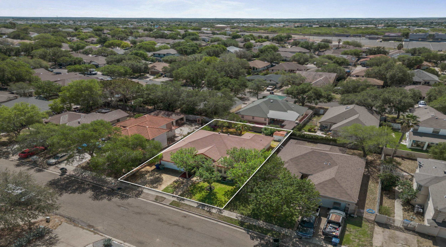 1605 Sherwood Dr, Laredo, Texas 78045, 3 Bedrooms Bedrooms, 5 Rooms Rooms,2 BathroomsBathrooms,Residential,For Sale,1605 Sherwood Dr,20261624