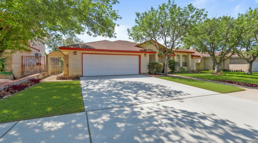 1605 Sherwood Dr, Laredo, Texas 78045, 3 Bedrooms Bedrooms, 5 Rooms Rooms,2 BathroomsBathrooms,Residential,For Sale,1605 Sherwood Dr,20261624