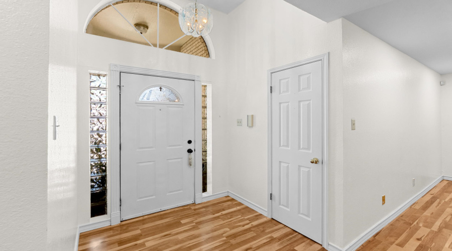 1605 Sherwood Dr, Laredo, Texas 78045, 3 Bedrooms Bedrooms, 5 Rooms Rooms,2 BathroomsBathrooms,Residential,For Sale,1605 Sherwood Dr,20261624