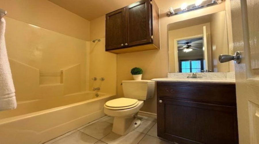 205 Martingale Ln, LAREDO, Texas 78041, 2 Bedrooms Bedrooms, 5 Rooms Rooms,2 BathroomsBathrooms,Residential,For Sale,205 Martingale Ln,20261626