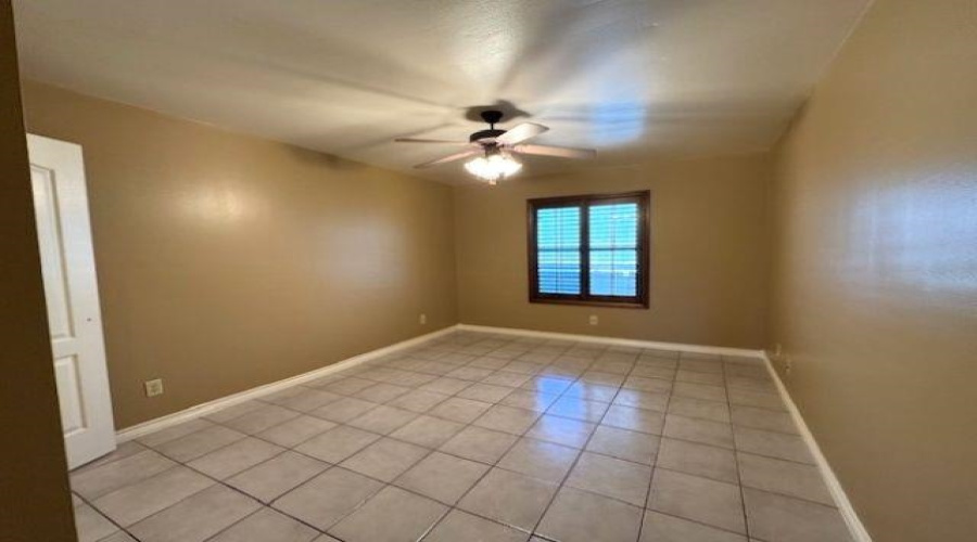 205 Martingale Ln, LAREDO, Texas 78041, 2 Bedrooms Bedrooms, 5 Rooms Rooms,2 BathroomsBathrooms,Residential,For Sale,205 Martingale Ln,20261626