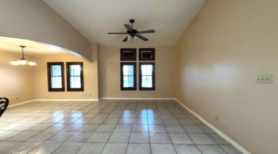 205 Martingale Ln, LAREDO, Texas 78041, 2 Bedrooms Bedrooms, 5 Rooms Rooms,2 BathroomsBathrooms,Residential,For Sale,205 Martingale Ln,20261626