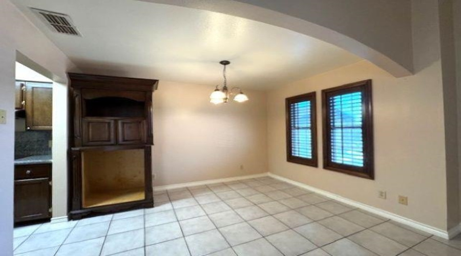 205 Martingale Ln, LAREDO, Texas 78041, 2 Bedrooms Bedrooms, 5 Rooms Rooms,2 BathroomsBathrooms,Residential,For Sale,205 Martingale Ln,20261626