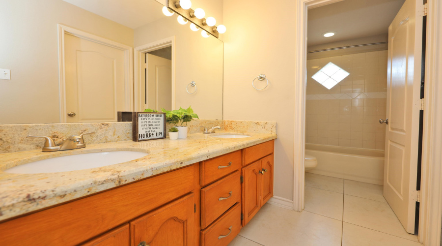 510 Shiloh Dr, Laredo, Texas 78045, 3 Bedrooms Bedrooms, 5 Rooms Rooms,2 BathroomsBathrooms,Residential,For Sale,510 Shiloh Dr,20261627