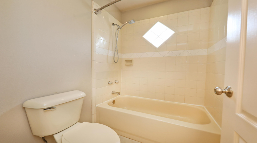 510 Shiloh Dr, Laredo, Texas 78045, 3 Bedrooms Bedrooms, 5 Rooms Rooms,2 BathroomsBathrooms,Residential,For Sale,510 Shiloh Dr,20261627