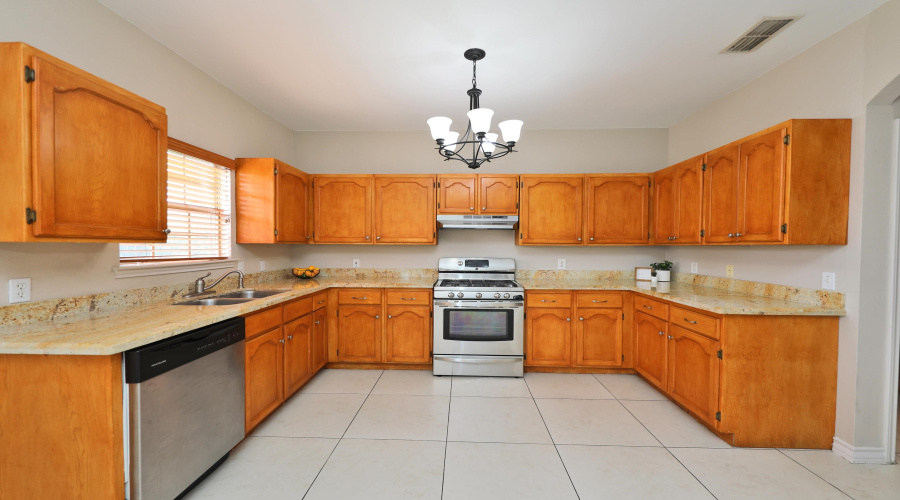 510 Shiloh Dr, Laredo, Texas 78045, 3 Bedrooms Bedrooms, 5 Rooms Rooms,2 BathroomsBathrooms,Residential,For Sale,510 Shiloh Dr,20261627