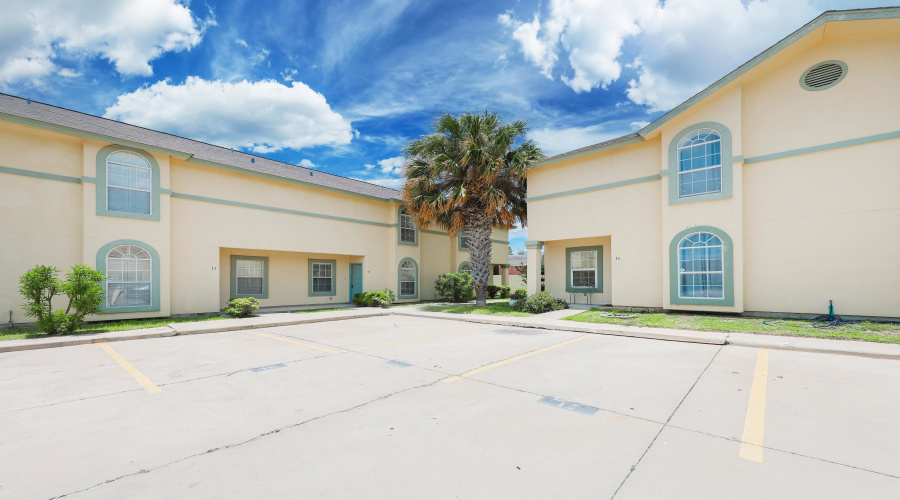 1000 Ranchway Dr, Laredo, Texas 78045, 3 Bedrooms Bedrooms, 6 Rooms Rooms,3 BathroomsBathrooms,Residential,For Sale,1000 Ranchway Dr,20261629