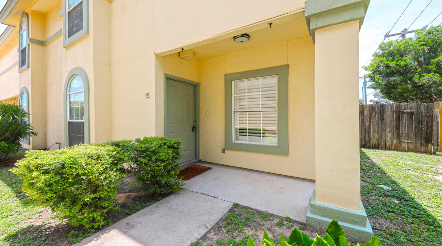 1000 Ranchway Dr, Laredo, Texas 78045, 3 Bedrooms Bedrooms, 6 Rooms Rooms,3 BathroomsBathrooms,Residential,For Sale,1000 Ranchway Dr,20261629