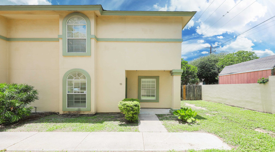 1000 Ranchway Dr, Laredo, Texas 78045, 3 Bedrooms Bedrooms, 6 Rooms Rooms,3 BathroomsBathrooms,Residential,For Sale,1000 Ranchway Dr,20261629