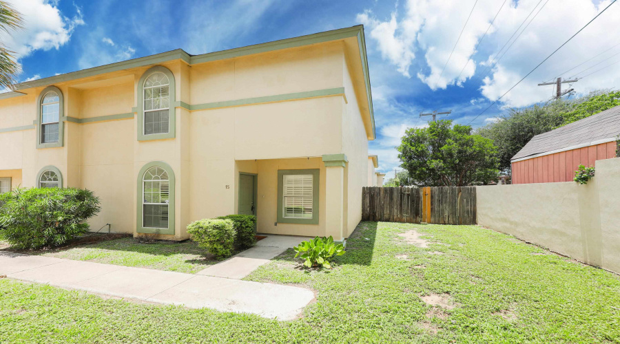 1000 Ranchway Dr, Laredo, Texas 78045, 3 Bedrooms Bedrooms, 6 Rooms Rooms,3 BathroomsBathrooms,Residential,For Sale,1000 Ranchway Dr,20261629