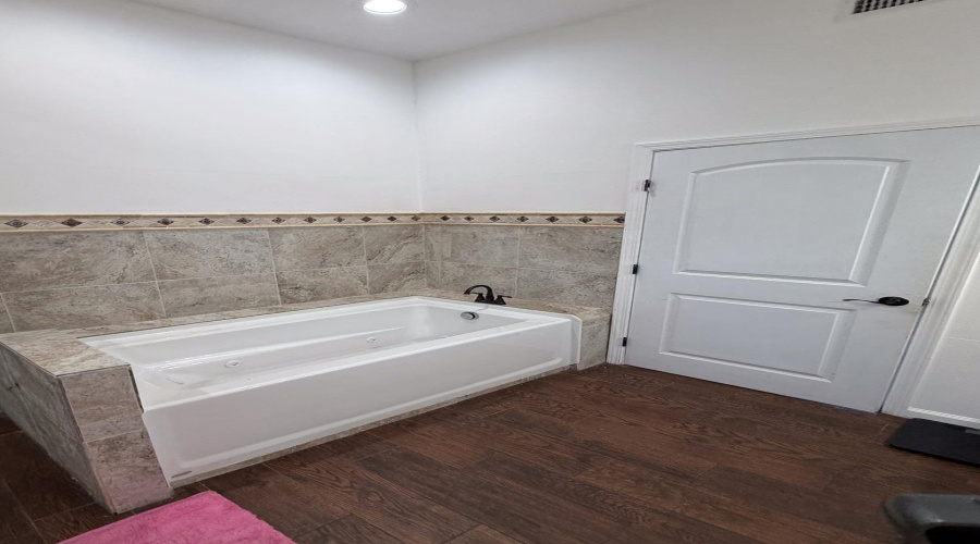 710 N Martin Ave, Laredo, Texas 78043, 5 Bedrooms Bedrooms, 8 Rooms Rooms,2 BathroomsBathrooms,Residential,For Sale,710 N Martin Ave,20261630