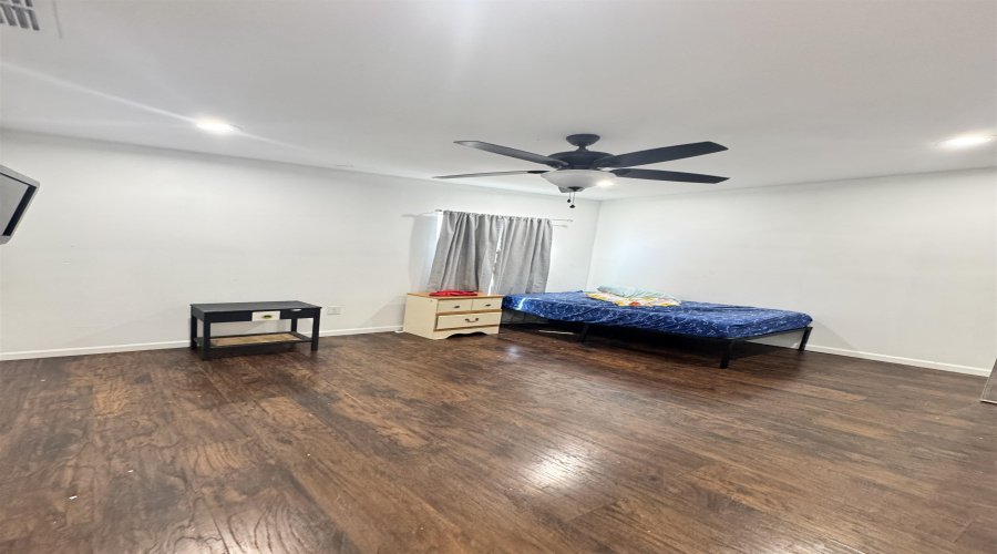 710 N Martin Ave, Laredo, Texas 78043, 5 Bedrooms Bedrooms, 8 Rooms Rooms,2 BathroomsBathrooms,Residential,For Sale,710 N Martin Ave,20261630